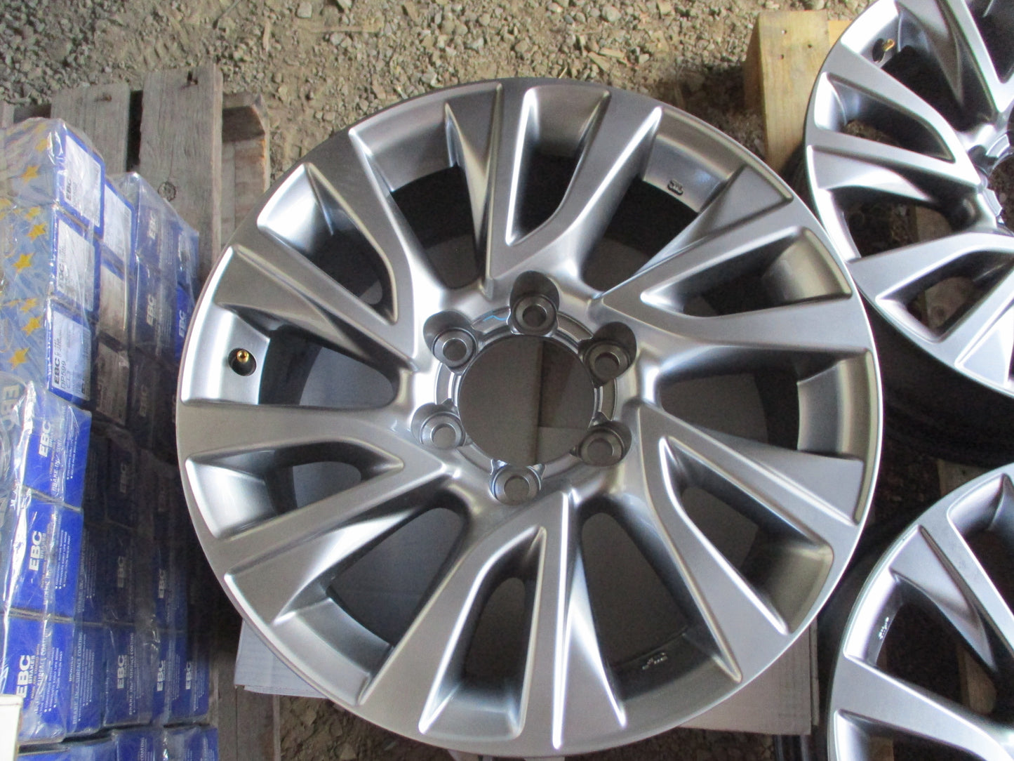 Toyota Fortuner/Hilux Genuine Set Of 5 Silver Alloy Wheels With Out Caps Used Part VGC
