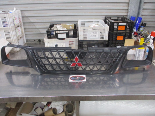 Mitsubishi Triton Genuine Front Grille Radiator Assembly New Part