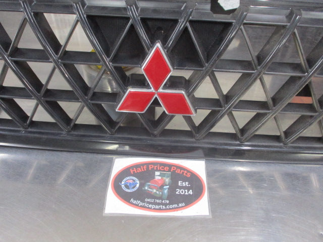 Mitsubishi Triton Genuine Front Grille Radiator Assembly New Part