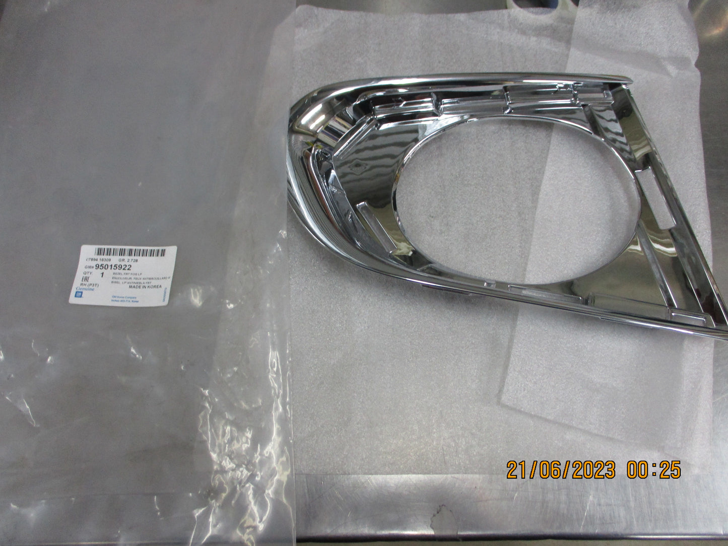 Holden Trax Genuine Right Hand Front Chrome Fog Light Bezel New Part