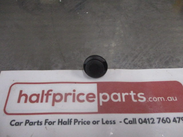 Ford Focus Genuine Radiator Support Air Deflector Clip New Part