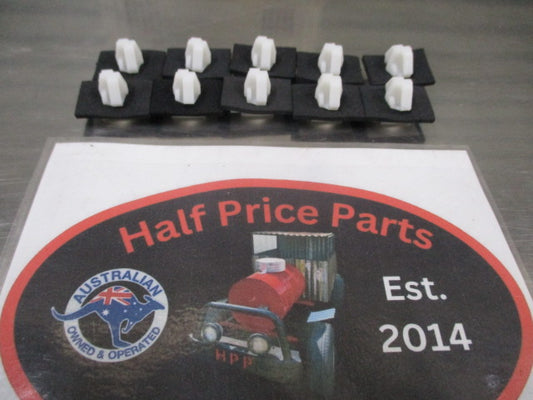 Kia Carnival/Sportage/Sorento Genuine Side Garnish Mounting Clips (10) New Part