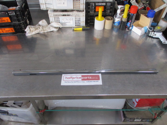 Ford Fiesta Mk7 Genuine Right Hand Front Door Weather Strip Chrome New Part
