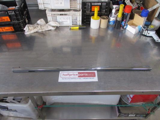 Ford Fiesta Mk7 Genuine Right Hand Front Door Weather Strip Chrome New Part