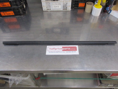 Ford LW Focus Genuine Right Hand Front Door Outer Weatherstrip New Part