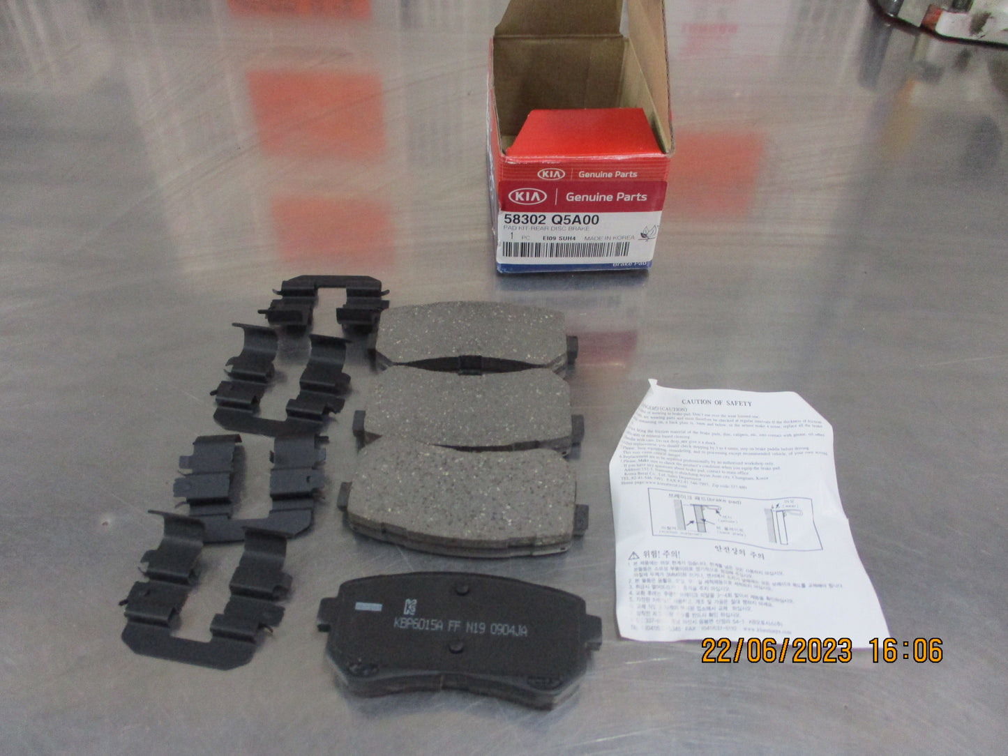 Kia Seltos Genuine Rear Brake Pad Kit New Part