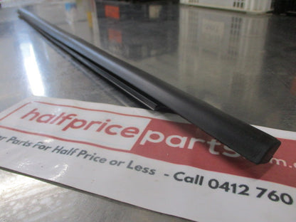 Ford LW Focus Genuine Right Hand Front Door Outer Weatherstrip New Part