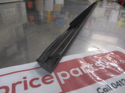 Ford LW Focus Genuine Right Hand Front Door Outer Weatherstrip New Part