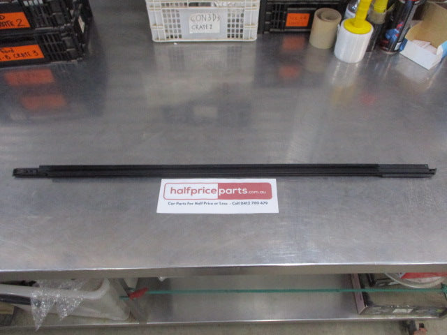 Ford LW Focus Genuine Right Hand Front Door Outer Weatherstrip New Part