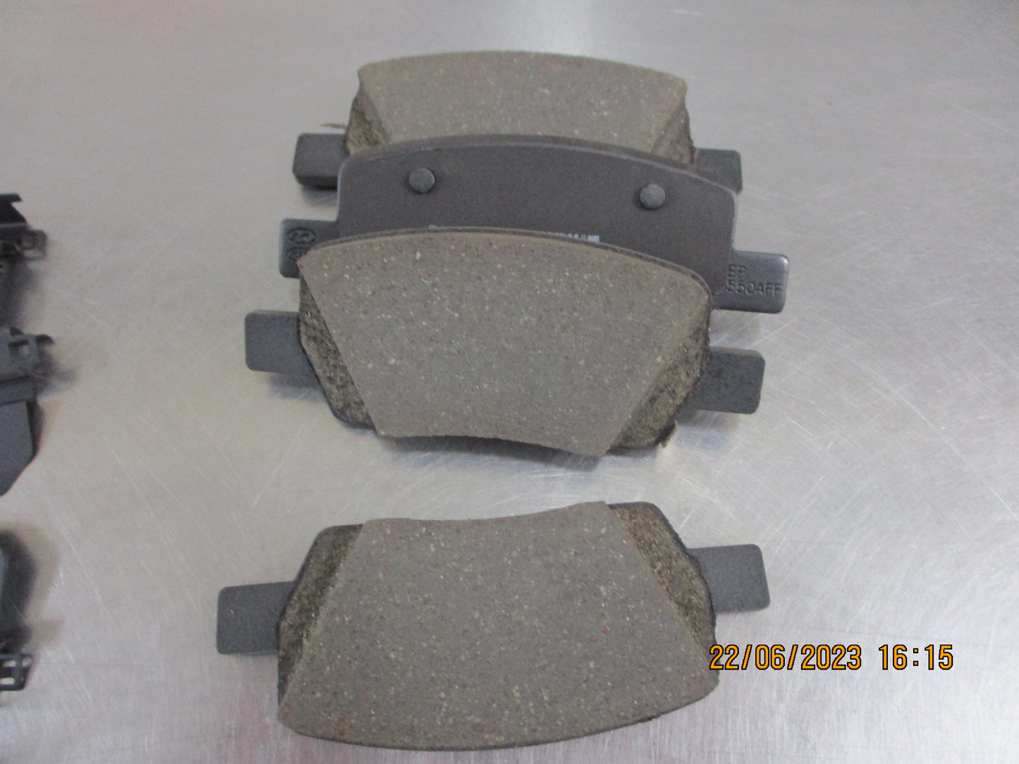 Kia Sorento Genuine Rear Brake Pad Set New Part