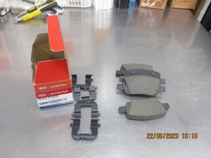 Kia Sorento Genuine Rear Brake Pad Set New Part