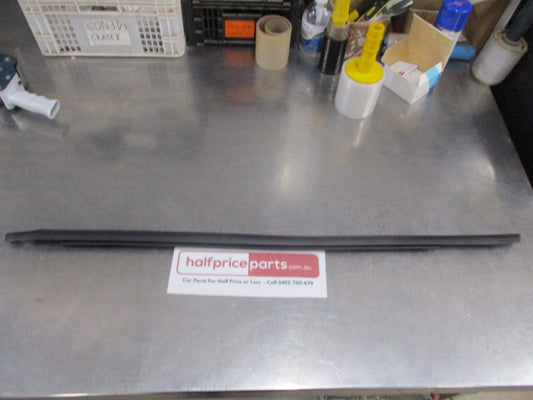 Ford Mondeo Genuine Right Hand Rear Door Outer Weather Strip New Part
