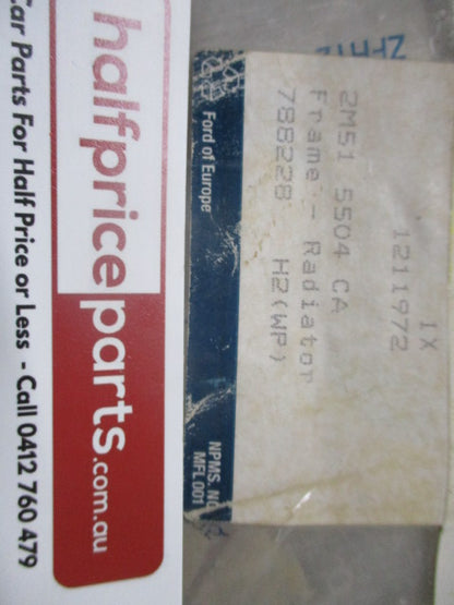 Ford Focus LR Genuine Radiator Grille Moulding (Unpainted) New Part