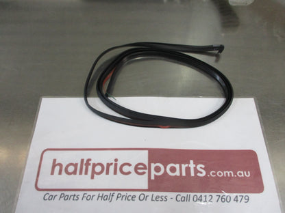 Nissan Patrol Y61 Left Hand Front Flare Seal Rubber New Part