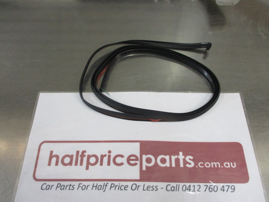 Nissan Patrol Y61 Left Hand Front Flare Seal Rubber New Part