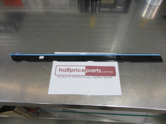 Landrover Range Rover Velar Genuine Left Hand Front Door Molding New Part