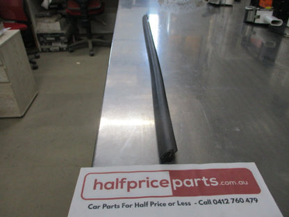 Ford Focus LS/LT/LV/XR5 Genuine Right Hand Front Door Weather Strip Belt New Part