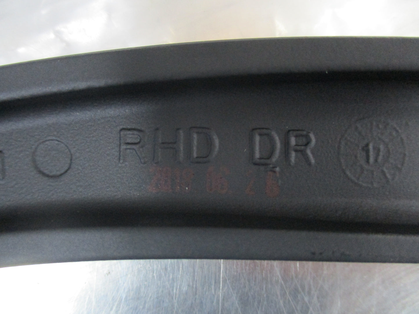 Holden Captiva Genuine Drivers Side Wiper Arm Assy New Part