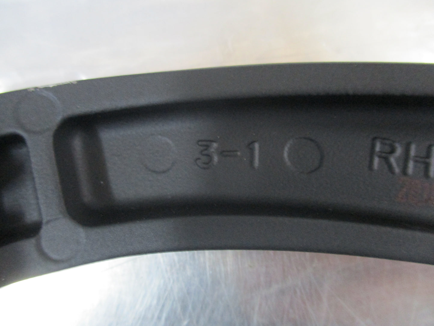 Holden Captiva Genuine Drivers Side Wiper Arm Assy New Part