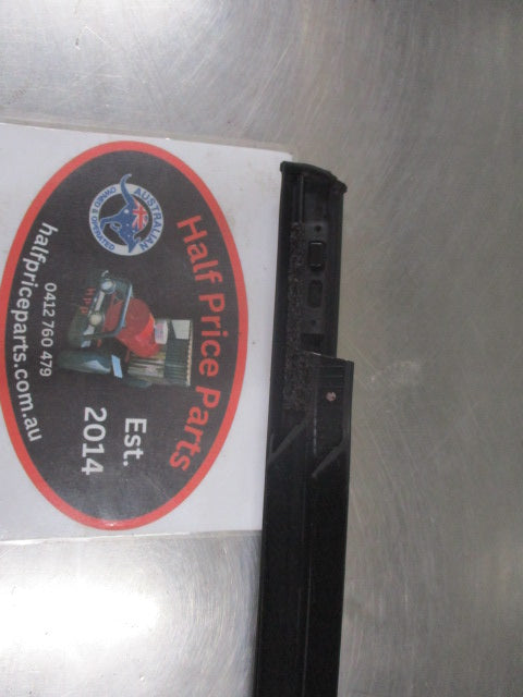 Ford Focus Genuine Right Hand Front Door Belt Weather Strip New Part