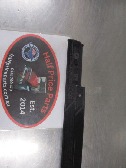 Ford Focus Genuine Right Hand Front Door Belt Weather Strip New Part