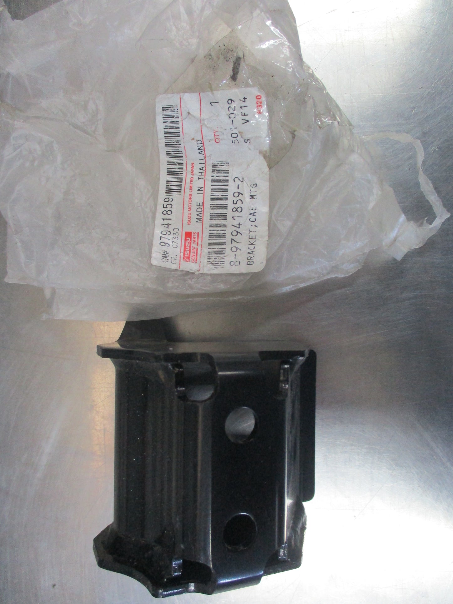 Isuzu D-Max Genuine Cab Mounting Bracket New Part