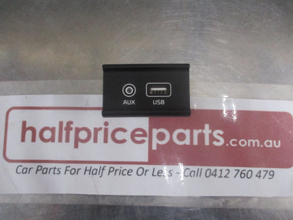 Kia Sportage Genuine USB Auxiliary Jack Assembly New Part