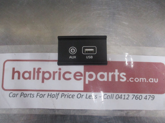Kia Sportage Genuine USB Auxiliary Jack Assembly New Part