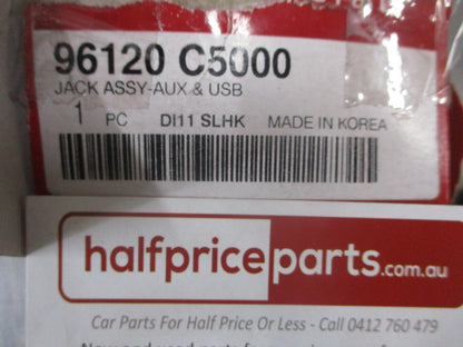 Kia Sportage Genuine USB Auxiliary Jack Assembly New Part