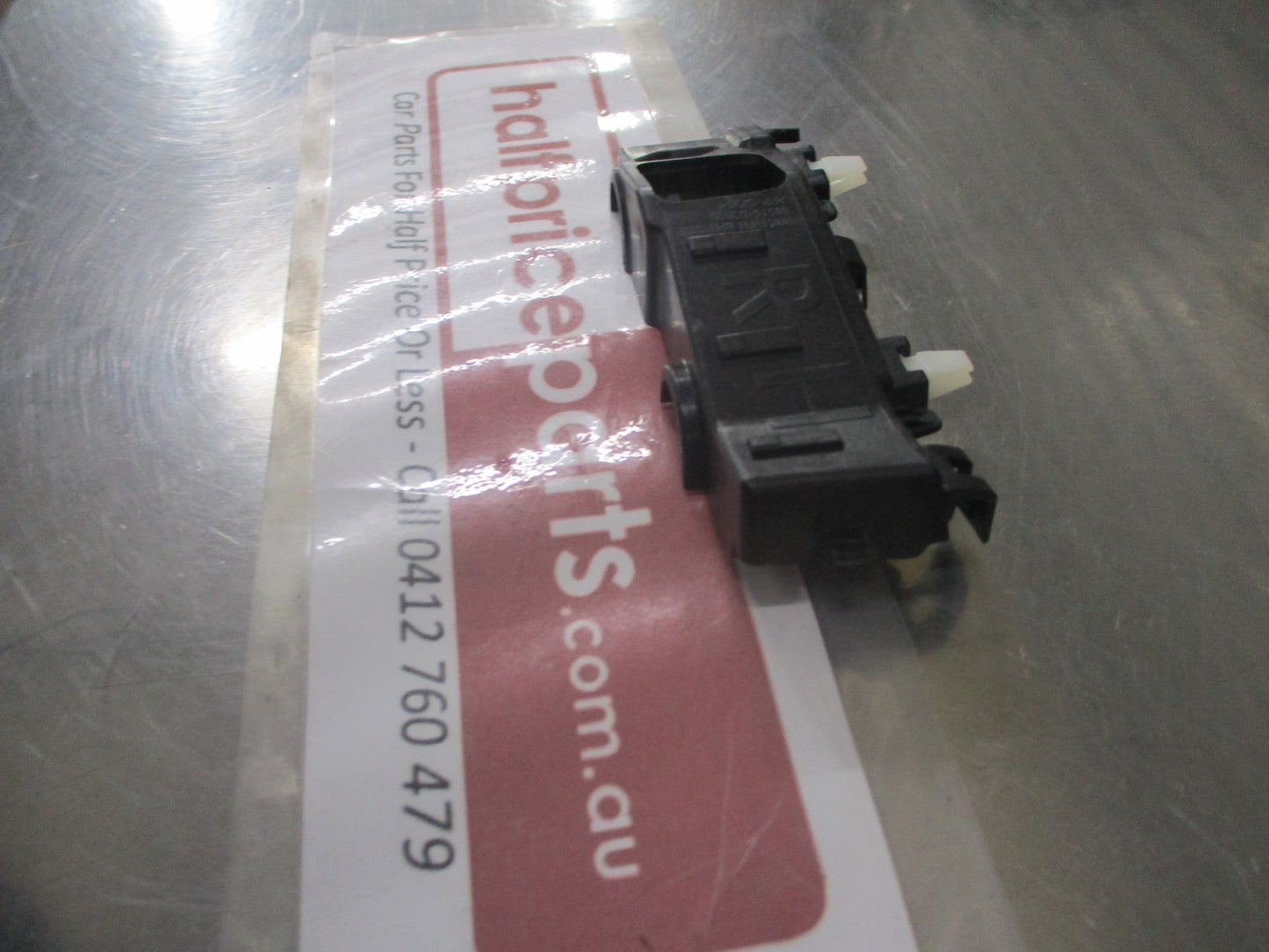 Hyundai Tucson Genuine Right Hand Front Lower Bumper Cover Bracket New Part