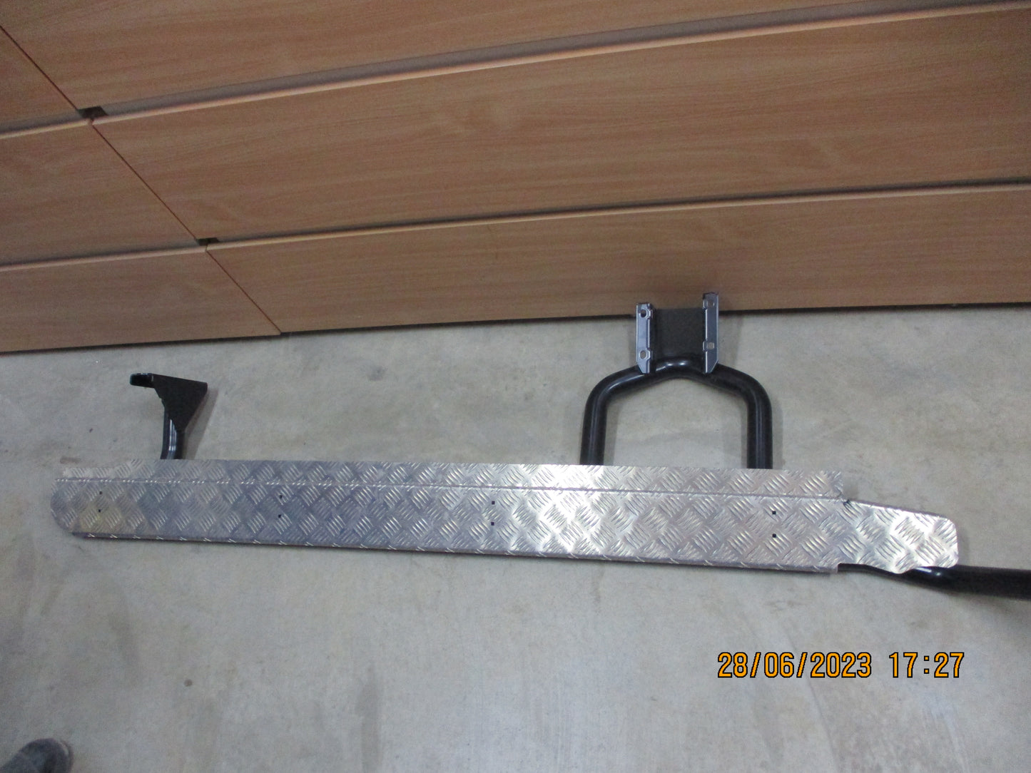 ARB Right Hand Sidestep and Brush Bar Suits Toyota Landcruiser Troop Carrier 78 Series Right Hand Sidestep and Brush Bar New Part