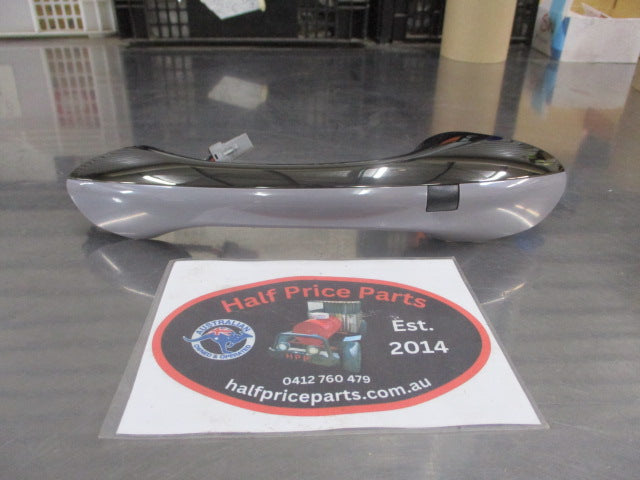 Hyundai Santa Fe Genuine Left Hand Front Outer Door Handle (Unpainted) New Part