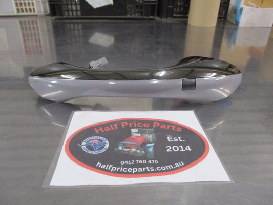 Hyundai Santa Fe Genuine Left Hand Front Outer Door Handle (Unpainted) New Part