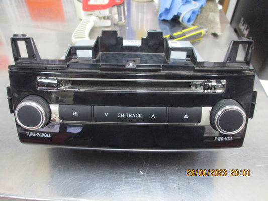 Toyota Landcruiser VX 200 Series Genuine CD Player And Volume Control Used Part (Untested )