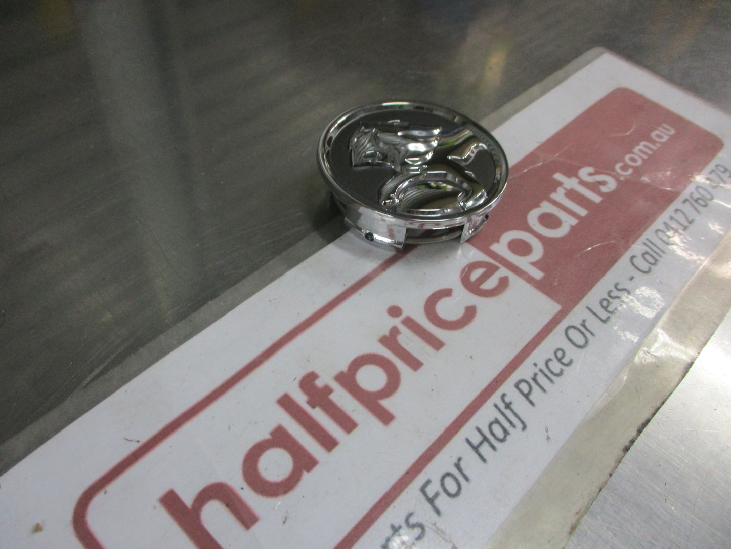 Holden VY-VZ Commodore Genuine Alloy Wheel Center Cap 1 ONLY) New Part
