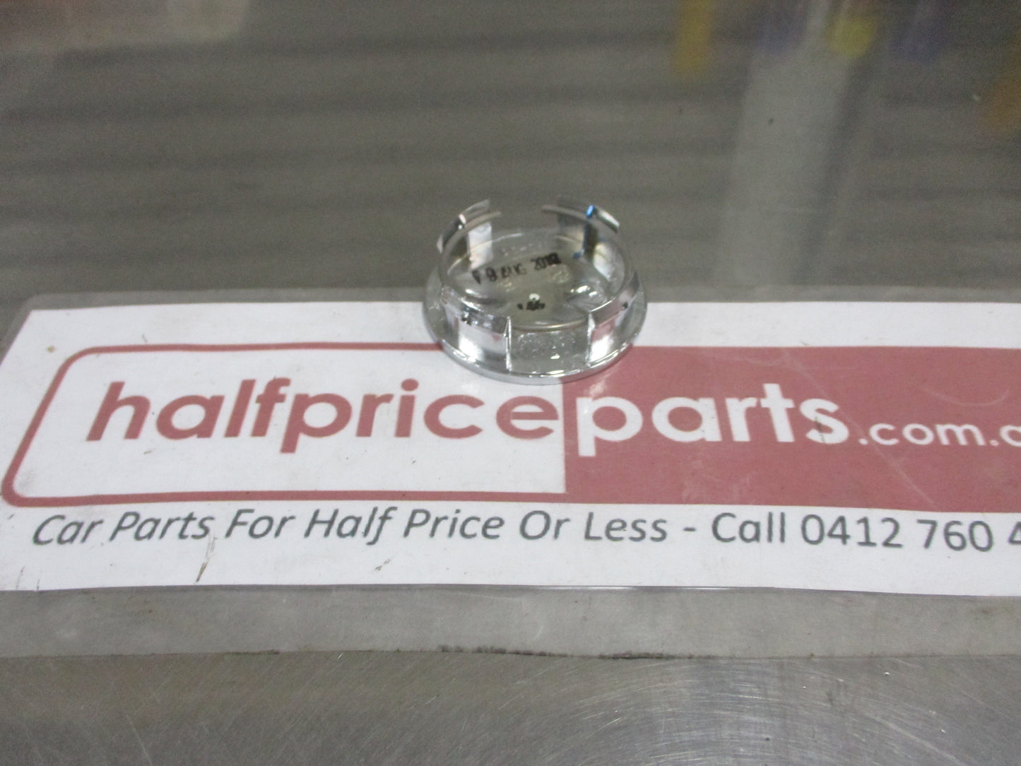 Holden VY-VZ Commodore Genuine Alloy Wheel Center Cap 1 ONLY) New Part