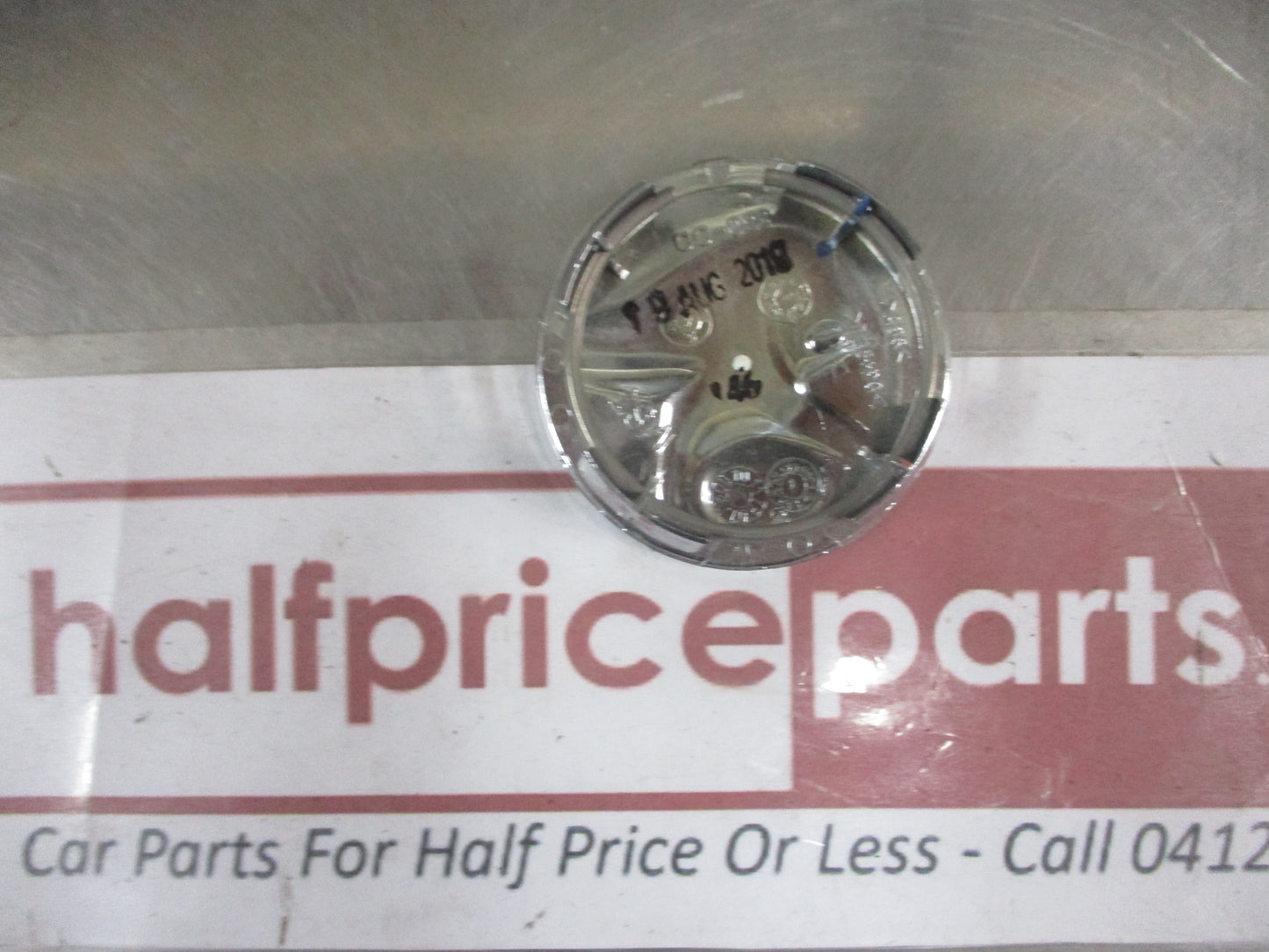 Holden VY-VZ Commodore Genuine Alloy Wheel Center Cap 1 ONLY) New Part