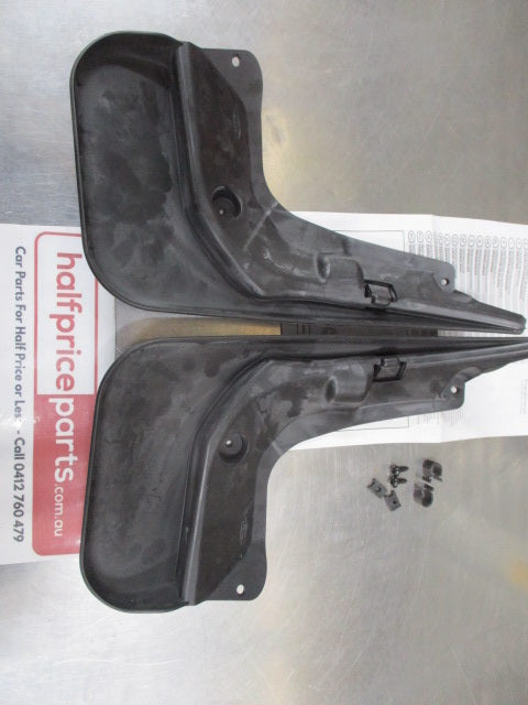 Ford Focus LZ Genuine Rear Contoured Mudflap Assembly Kit New Part