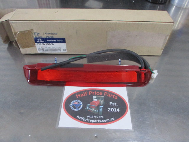 Hyundai Tucson Genuine High Mount Tail Gate Stop Light Assembly New Part