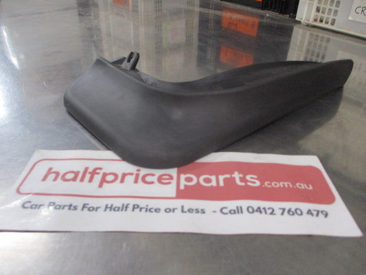 Ford Focus III Genuine Right Hand Front Replacement Mud Flap ONLY New Part