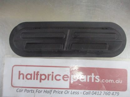 Holden HSV E2 GTS VE Commodore Genuine Driver Side Lower Bonnet Scoop Rubber New Part