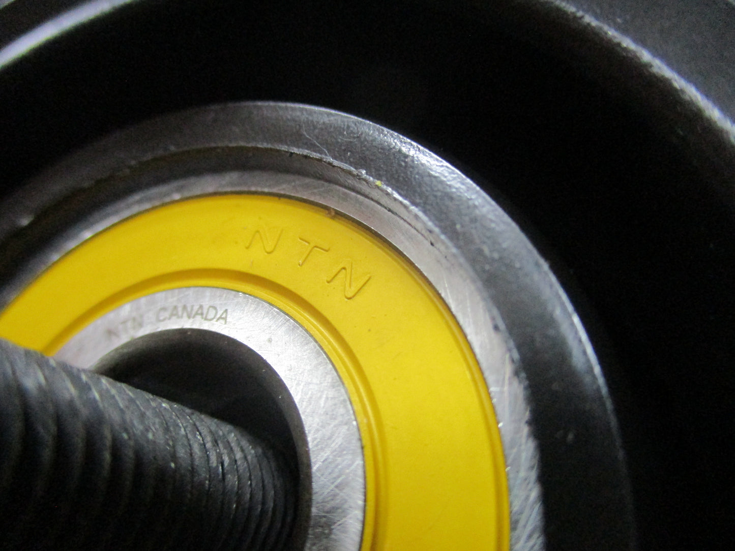 Land Rover Defender / Discovery 2 Genuine Ancillary Drive Idler Pulley New Part