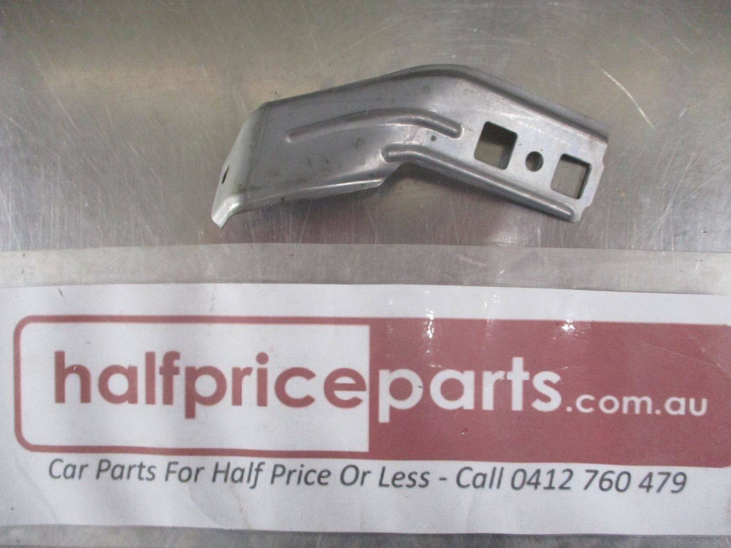 Hyundai  I20 Genuine Right Hand Front Guard Bracket New Part