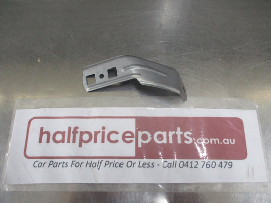 Hyundai I20 Genuine Left Hand Front Guard Upper Bracket New Part