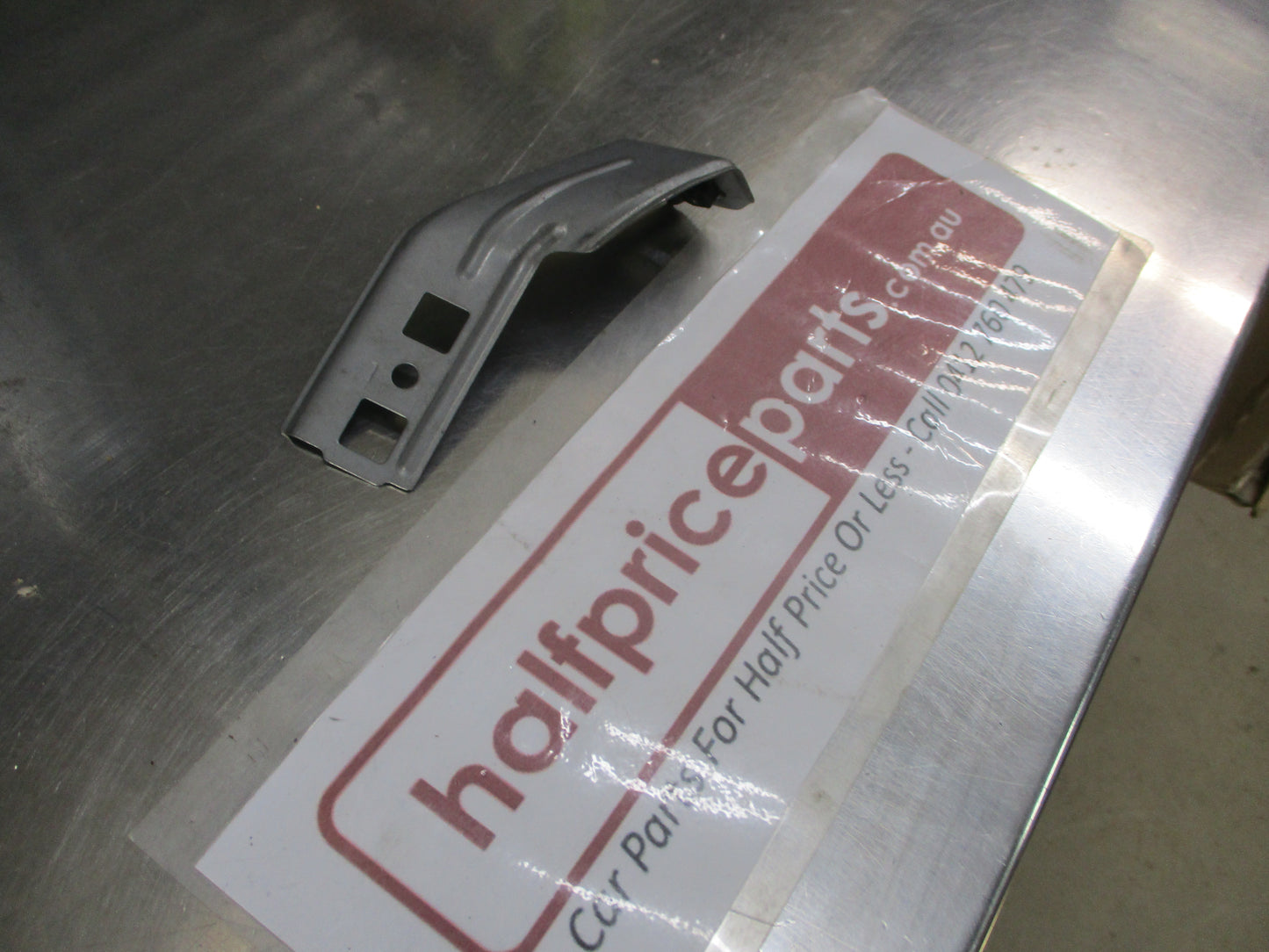 Hyundai I20 Genuine Left Hand Front Guard Upper Bracket New Part