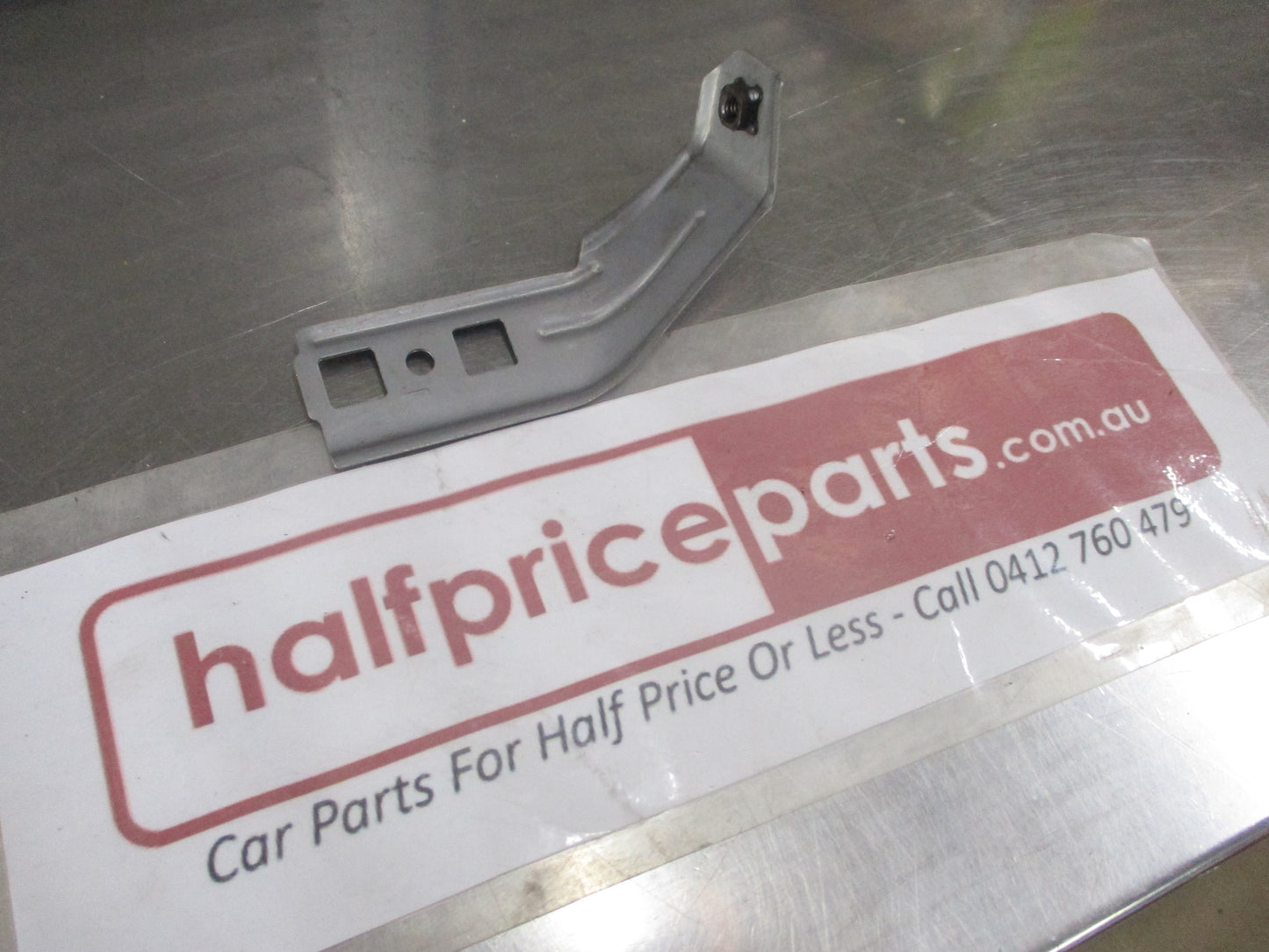 Hyundai I20 Genuine Left Hand Front Guard Upper Bracket New Part