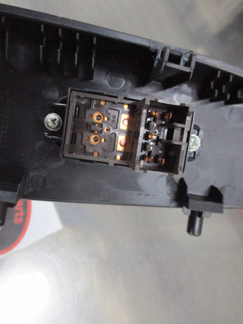 Hyundai i20 Genuine Passenger Left Hand Front Door Window Switch Trim New Part
