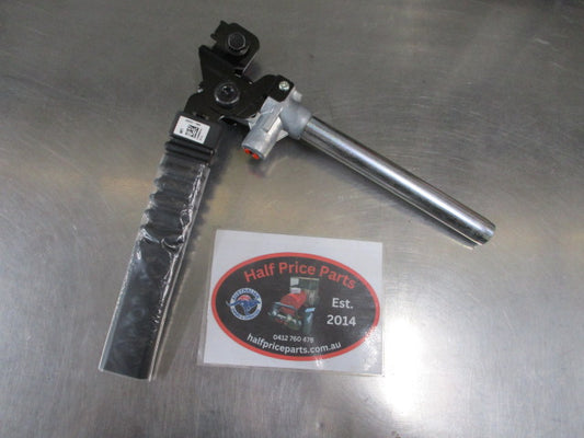 Hyundai iX35 Genuine Right Hand Seat Belt Pretensioner New Part