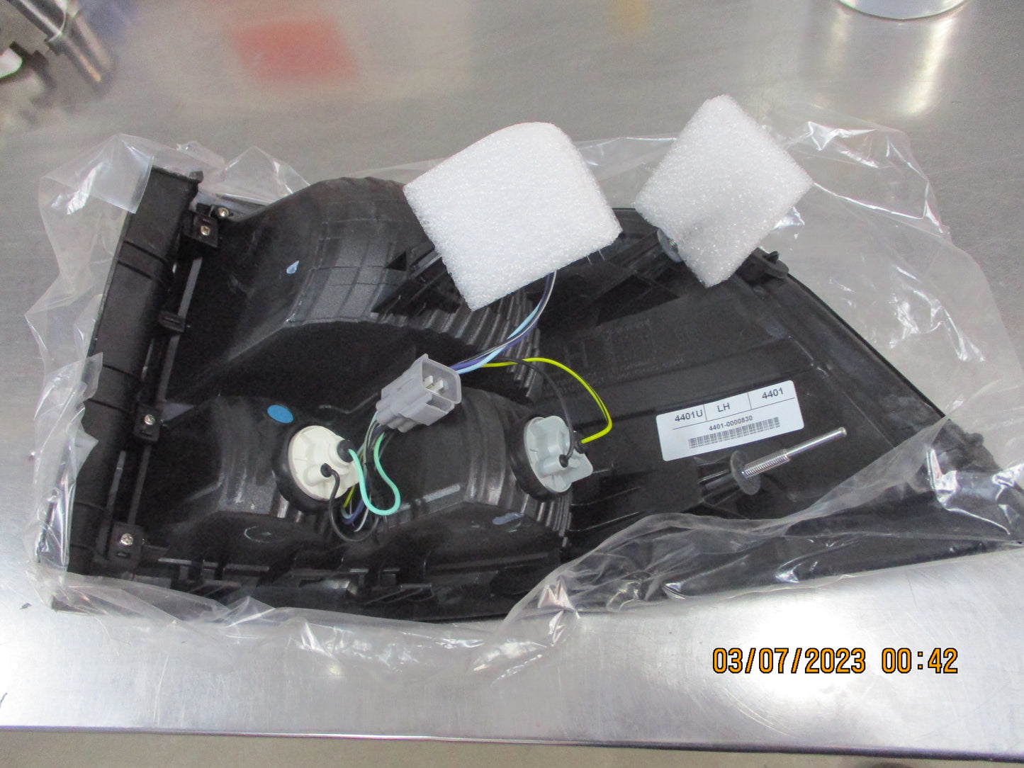 Holden VE Commodore Omega-SS-Calais Wagon Genuine Left Hand Rear Tail Light New Part