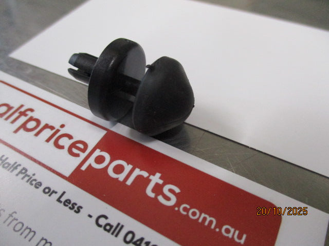 Ford Focus Genuine Grill Assembly Retainer - New Part